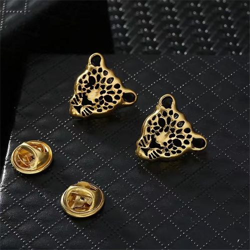 Shirt Collar Angle Brooch