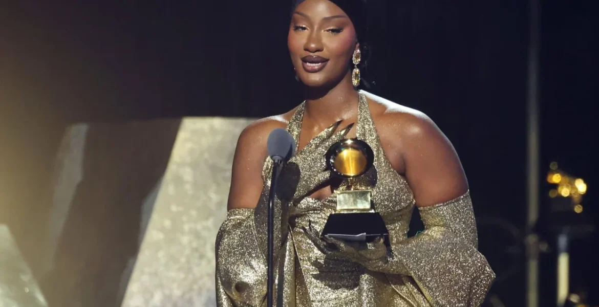tems-accepts-the-best-african-music-performance-award