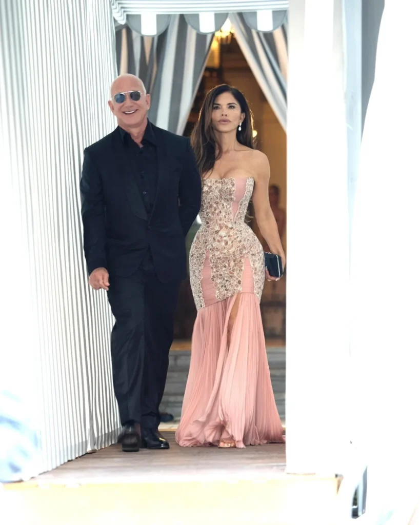 Jeff Bezos weds Lauren Sanchez